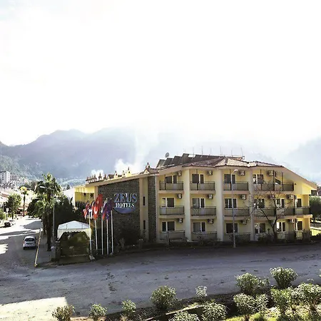 Zeus 호텔 투룬치